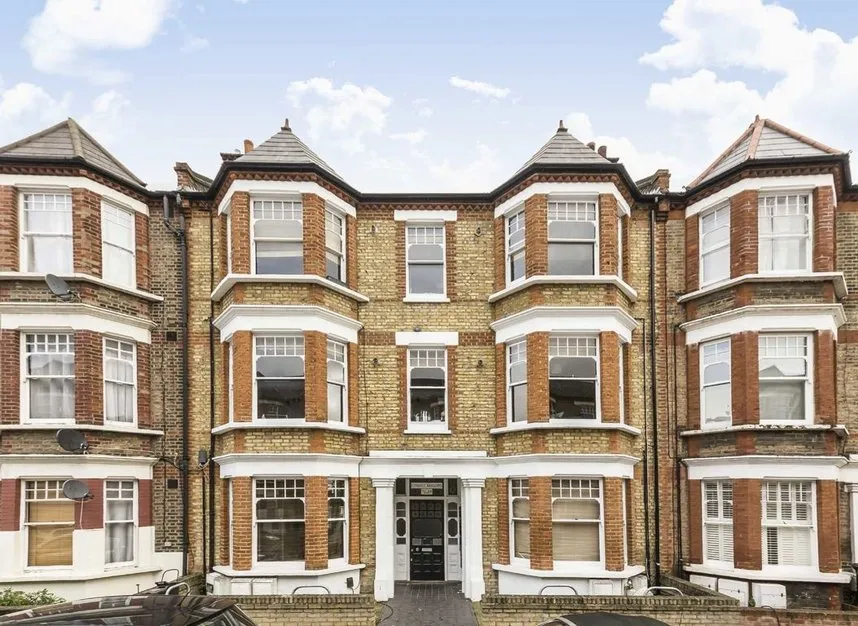3 bed flat to rent — Edgeley Road, Clapham, SW4