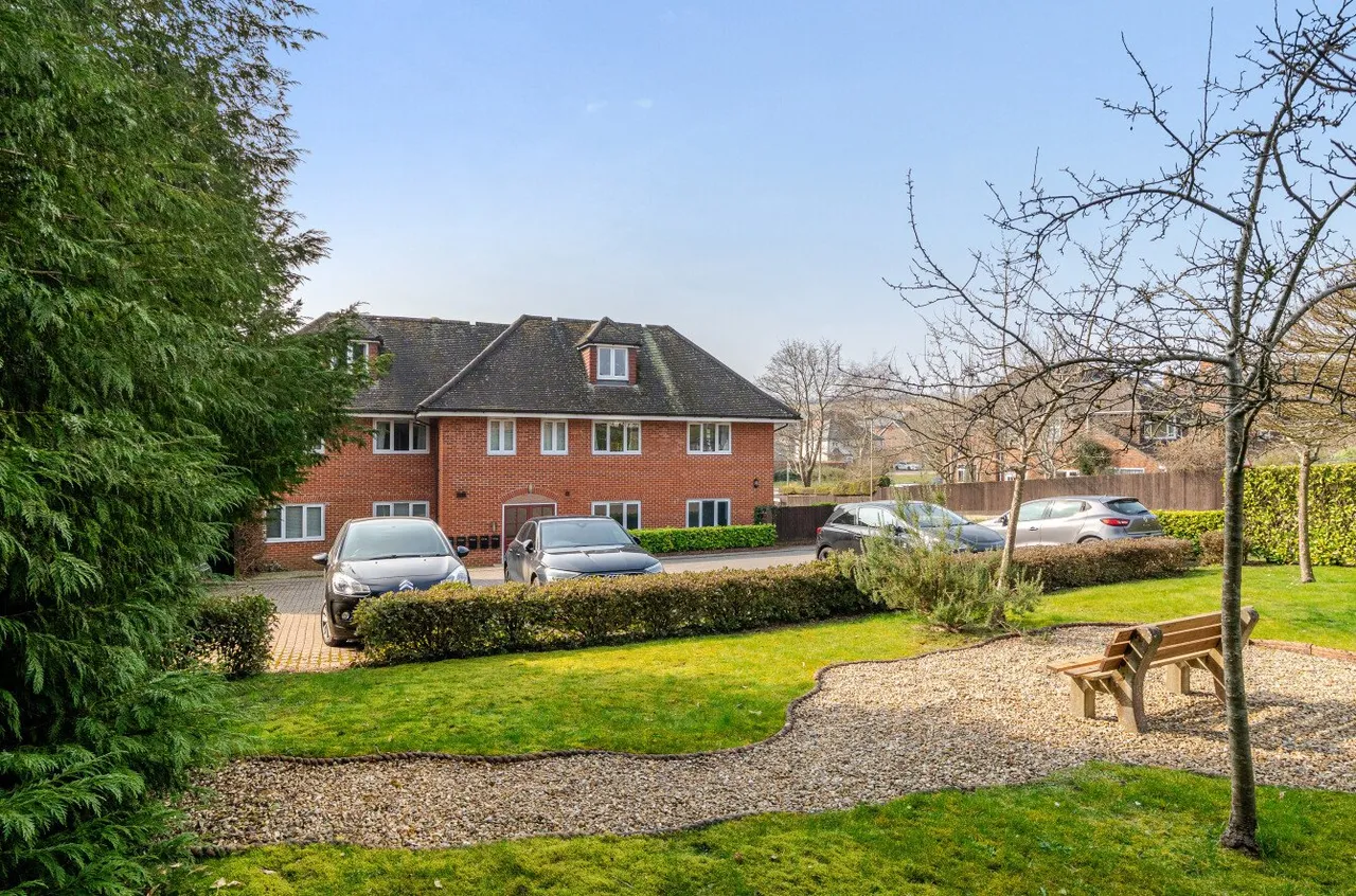 1 bed flat for sale, Greenfields Avenue, Alton, GU34