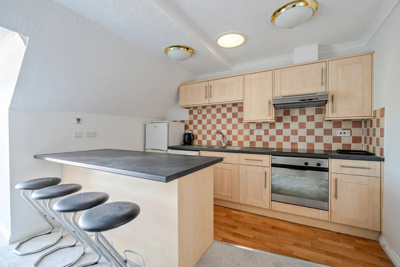 Greenfields Avenue, Alton, GU34, photo 3