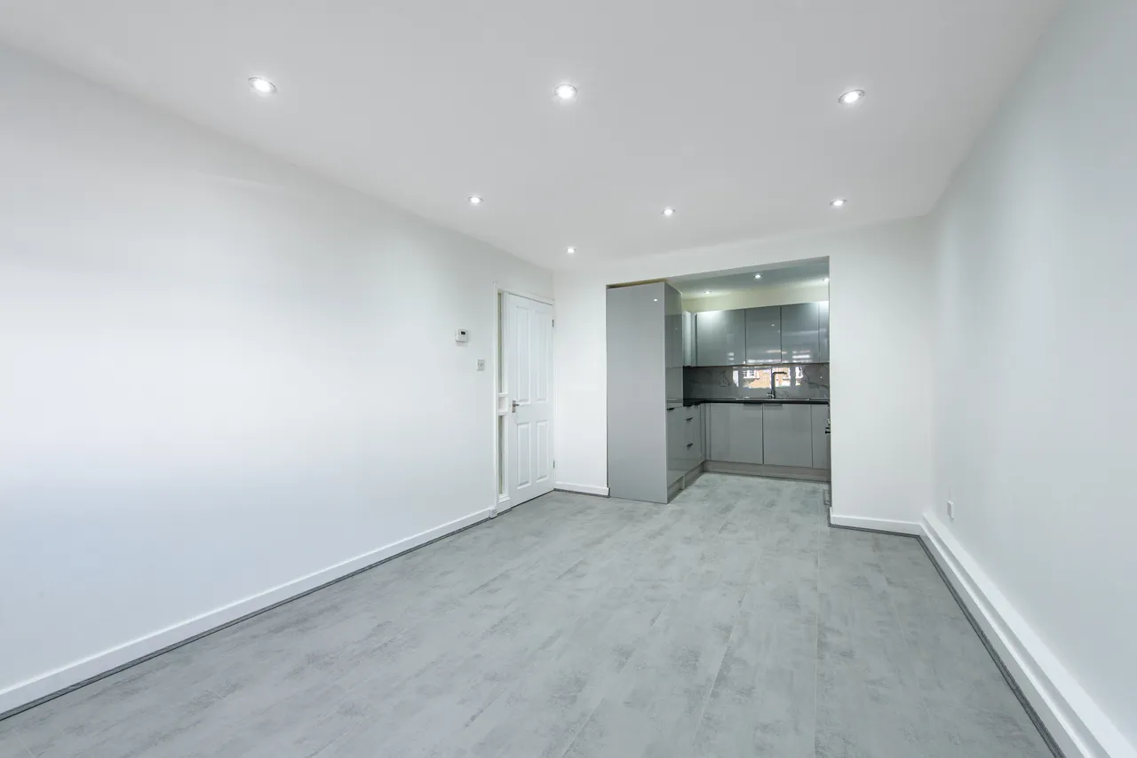 2 Wessex Court, West End Lane, Barnet, photo 2