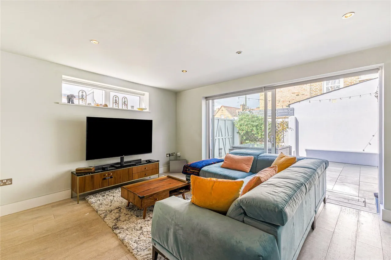 Deburgh Road, London, SW19, photo 2