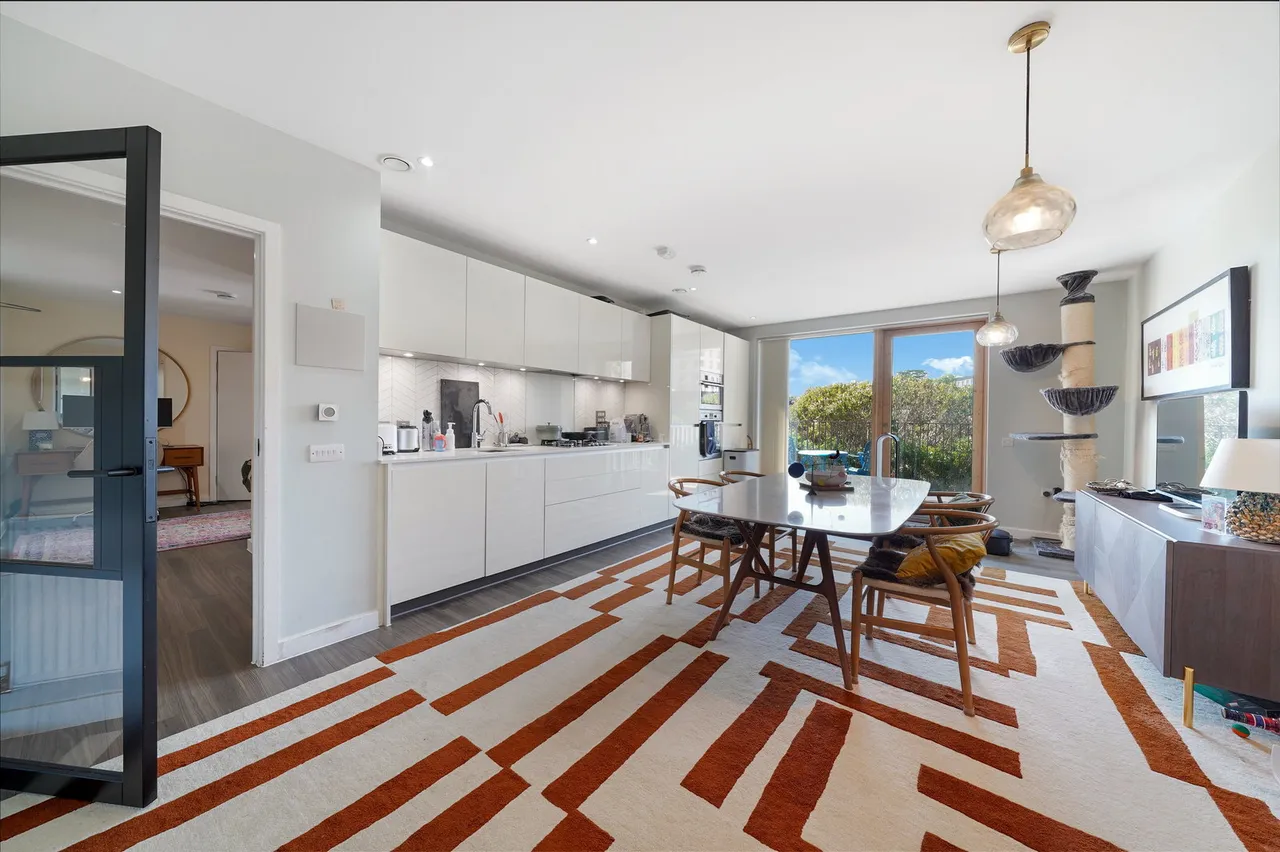 2 bed flat for sale — Regiment Hill, London, NW7 1FS