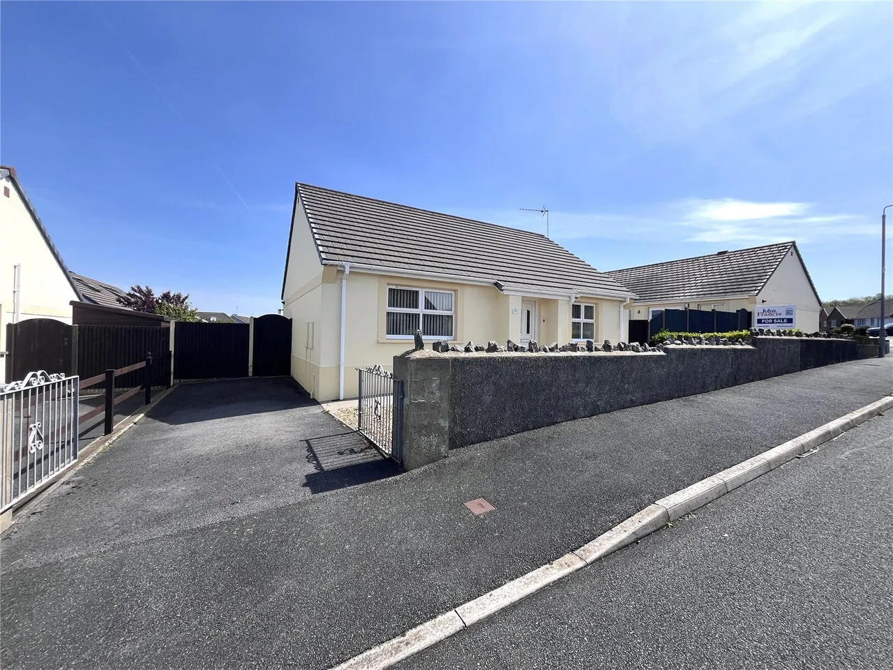 2 bed house for sale, Webbs Drive, Pembroke, SA71