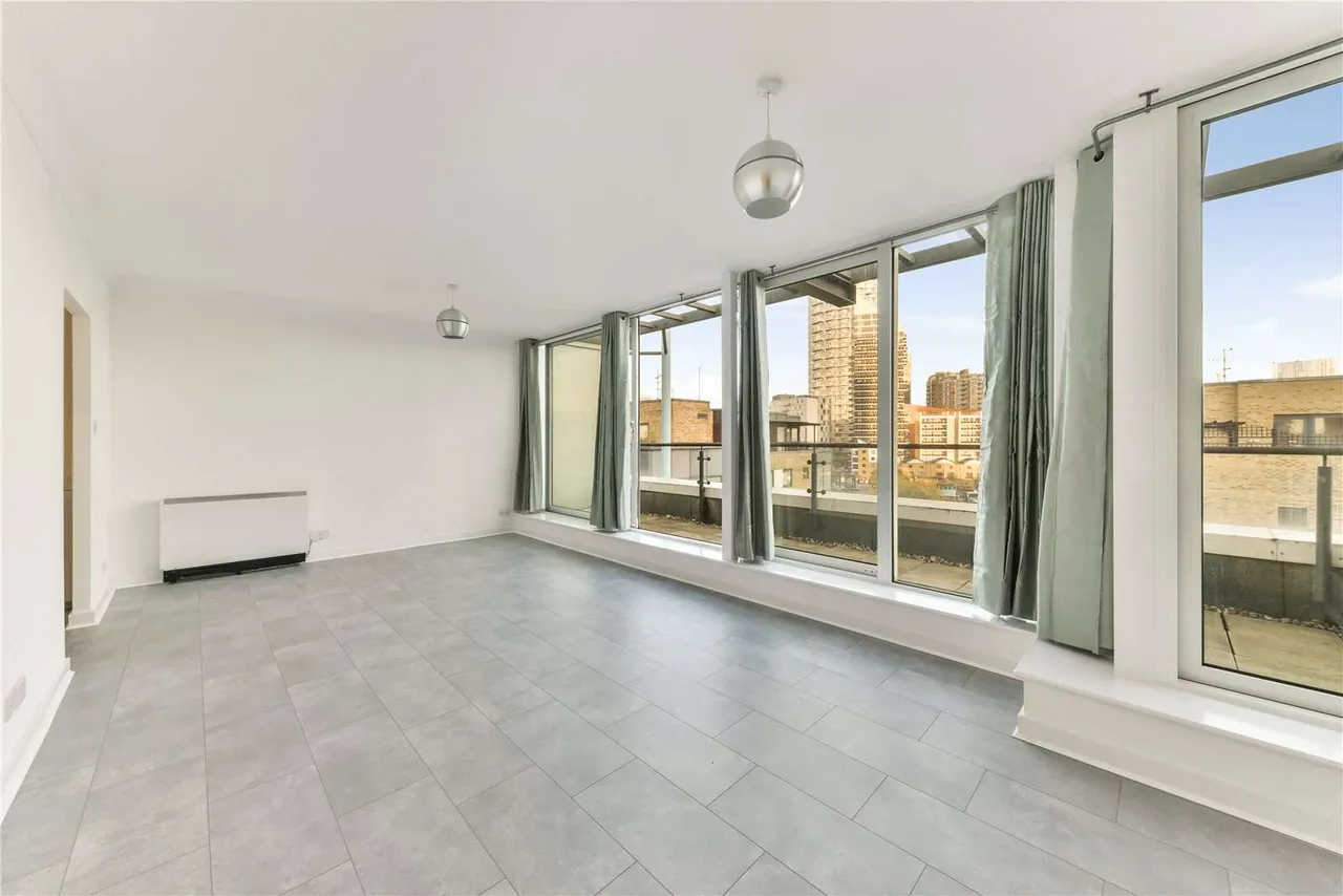 3 bed flat to rent — Boardwalk Place, London, E14 5SE