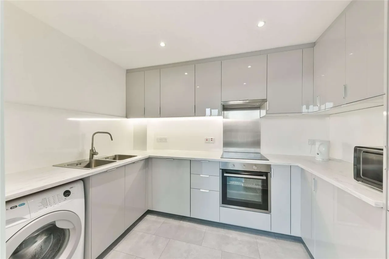 Boardwalk Place, London, E14 5SE, photo 3