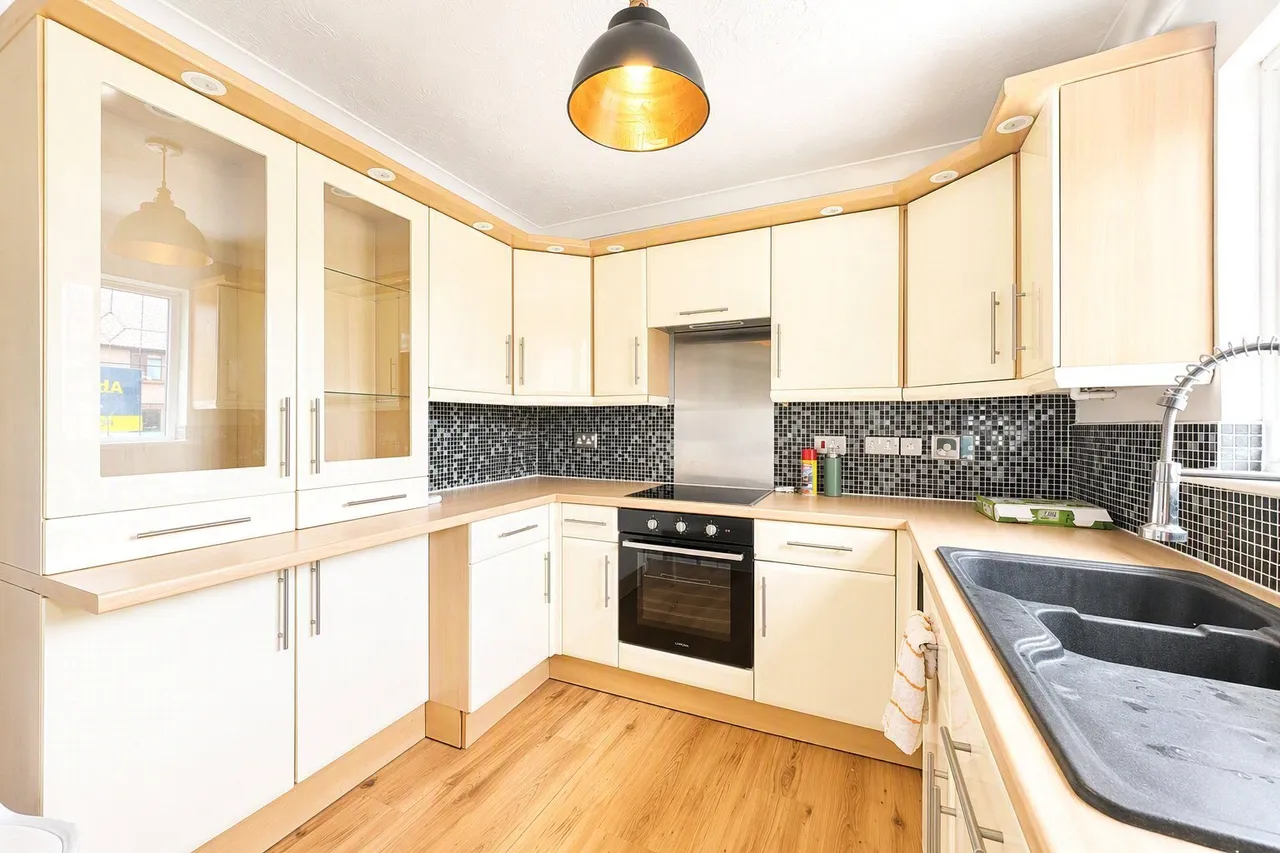 Norwich Crescent, Rayleigh, Essex, SS6, photo 4