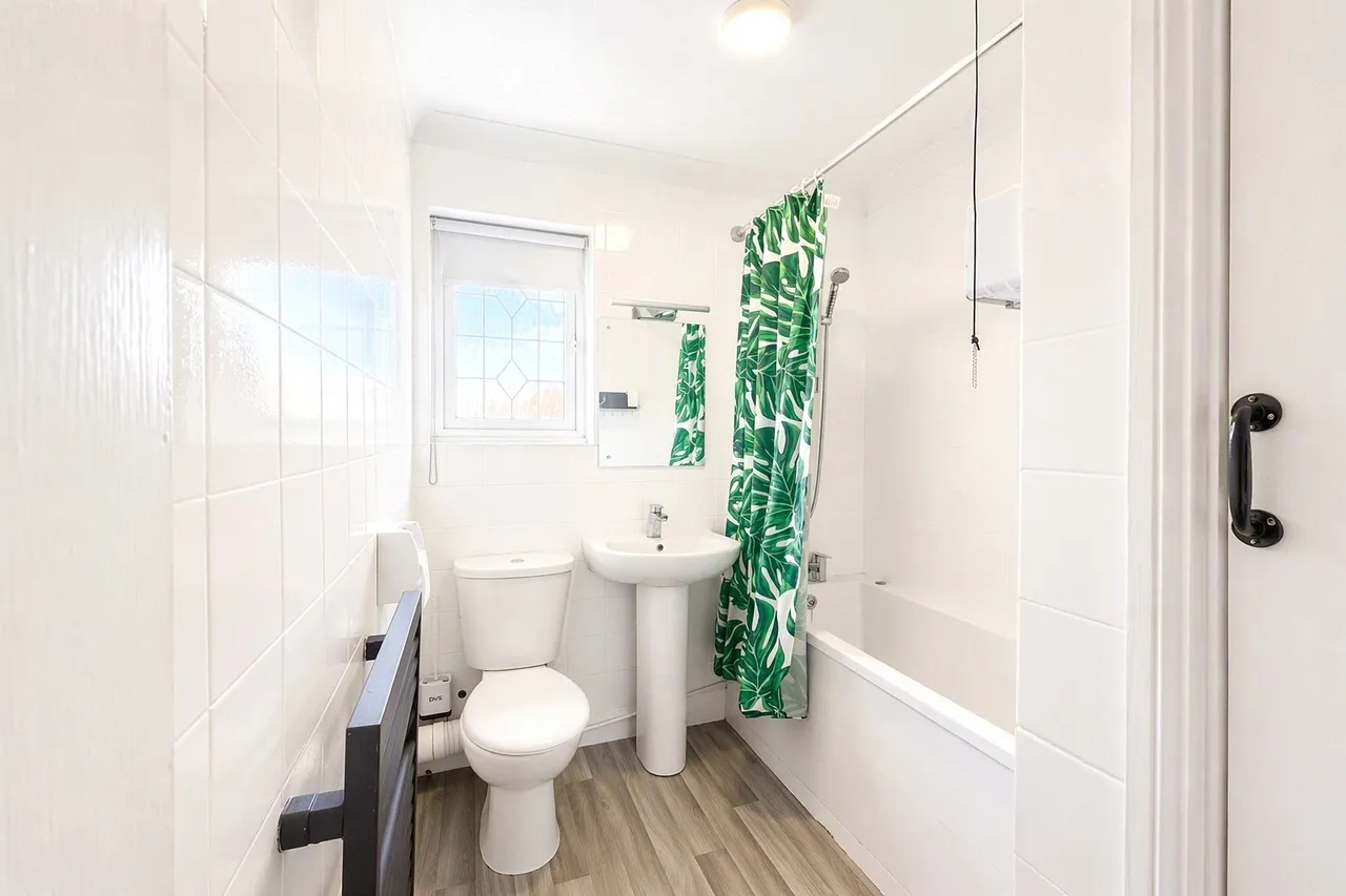 Norwich Crescent, Rayleigh, Essex, SS6, photo 14