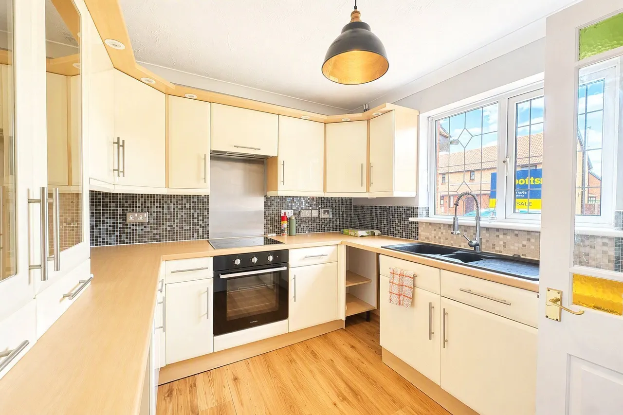 Norwich Crescent, Rayleigh, Essex, SS6, photo 3