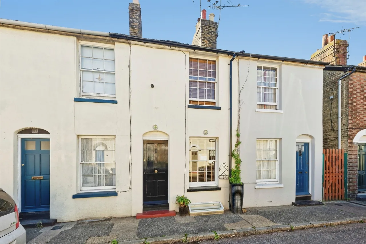2 bed house for sale — Abbey Street, Faversham