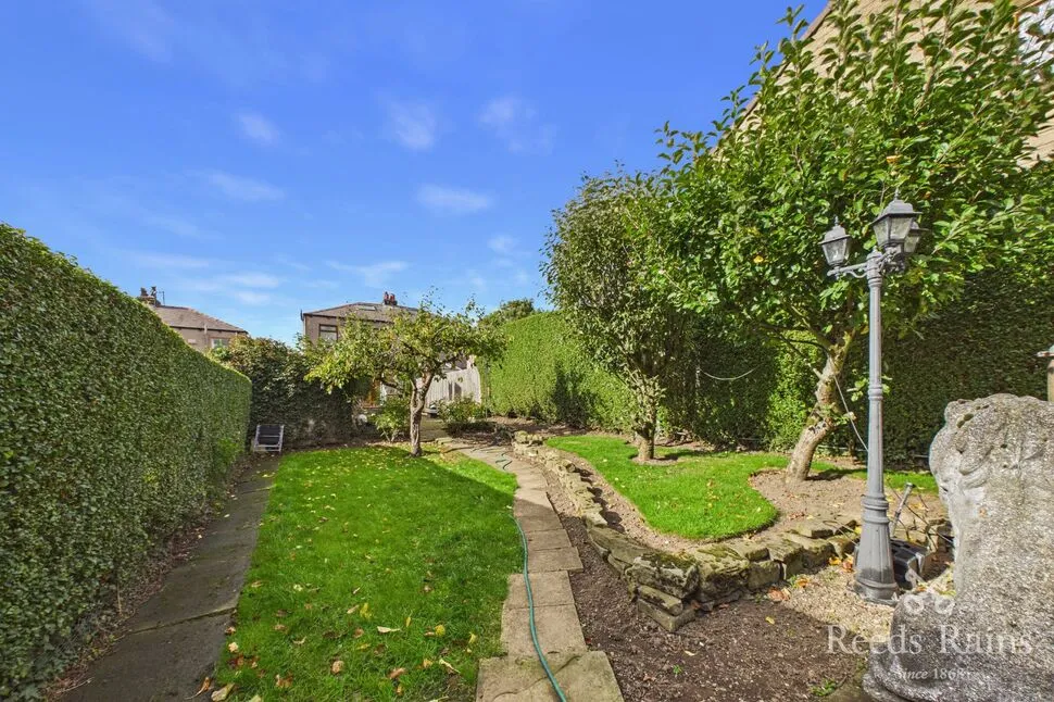 Toftshaw Lane, Bradford, BD4, photo 6