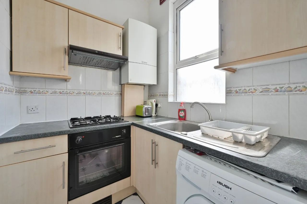 63 Victoria Road, London, photo 11