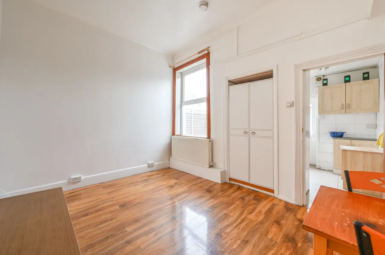 63 Victoria Road, London, photo 6
