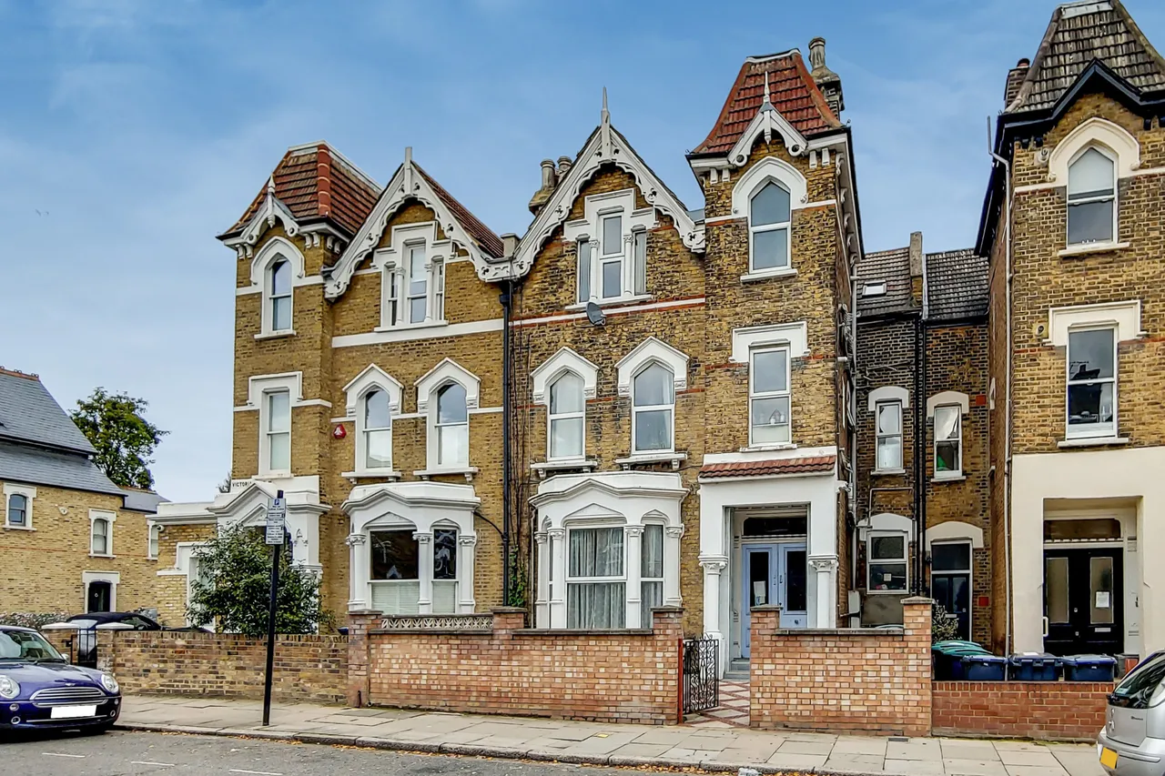 6 bed house for sale — 63 Victoria Road, London