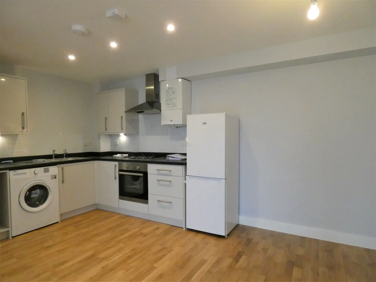2 bed flat to rent, Camp Road, Farnborough, GU14