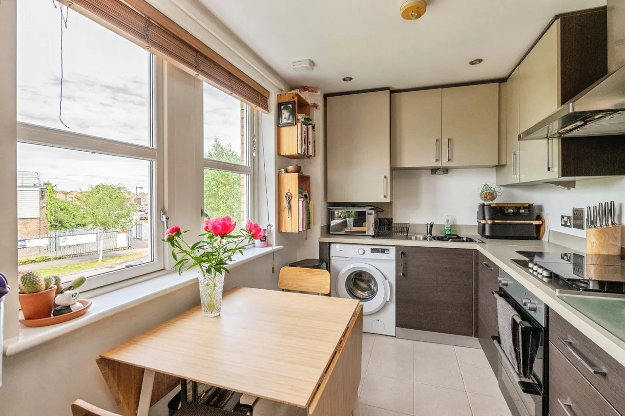 2 bed flat for sale — Cavell Court, Basildon, Essex, SS14