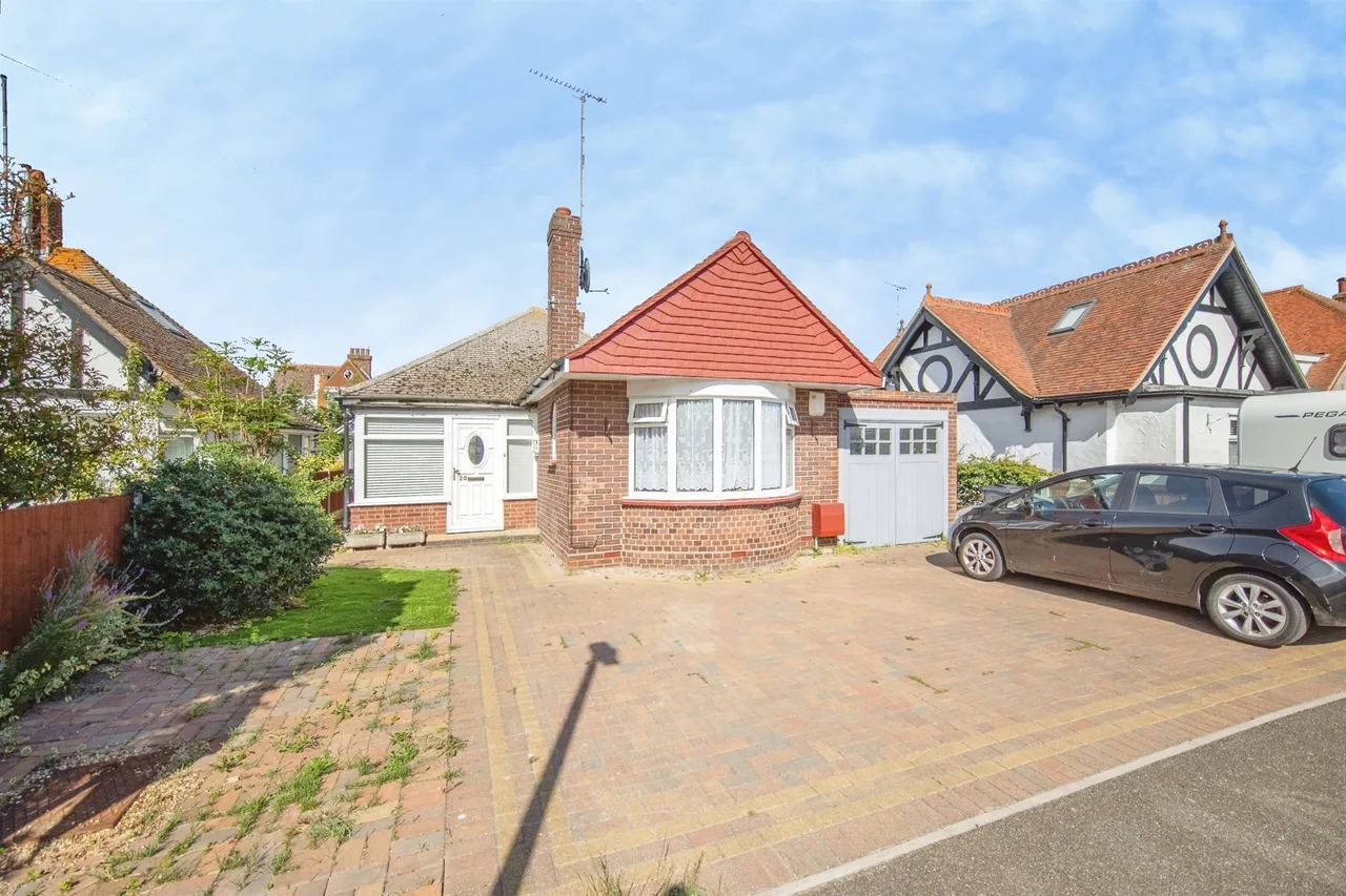 2 bed house for sale, Chapman Road, Clacton-On-Sea, CO15