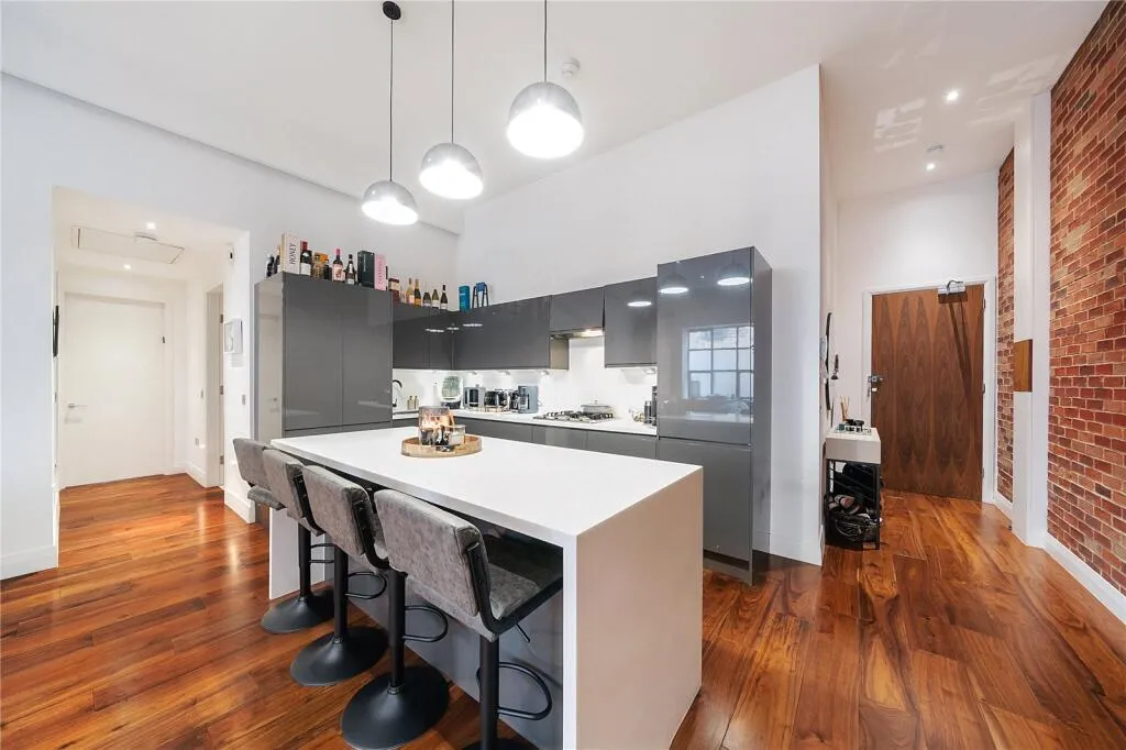 Grenville Place, NW7, photo 2