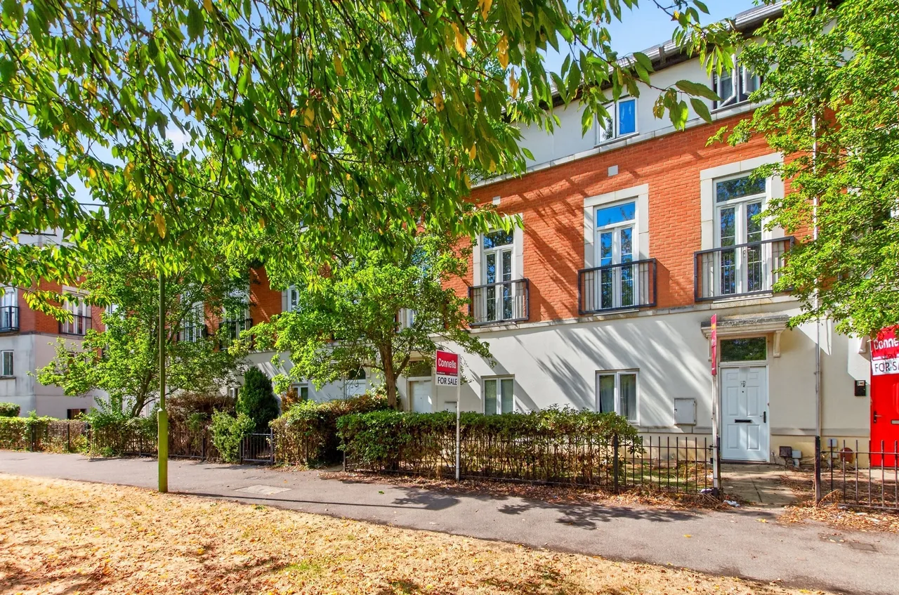 6 bed house for sale — Mosquito Way, Hatfield
