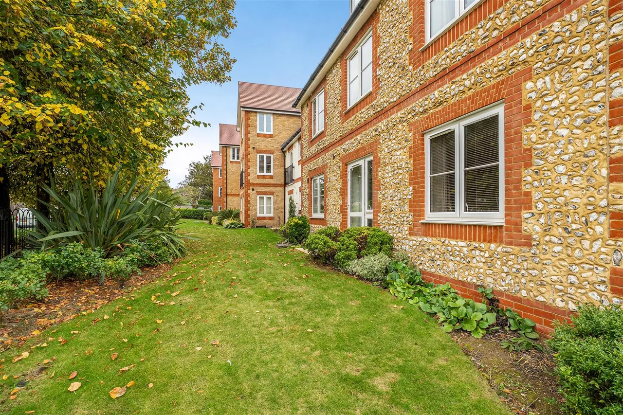 Fitzalan Road, Littlehampton, BN17, photo 13