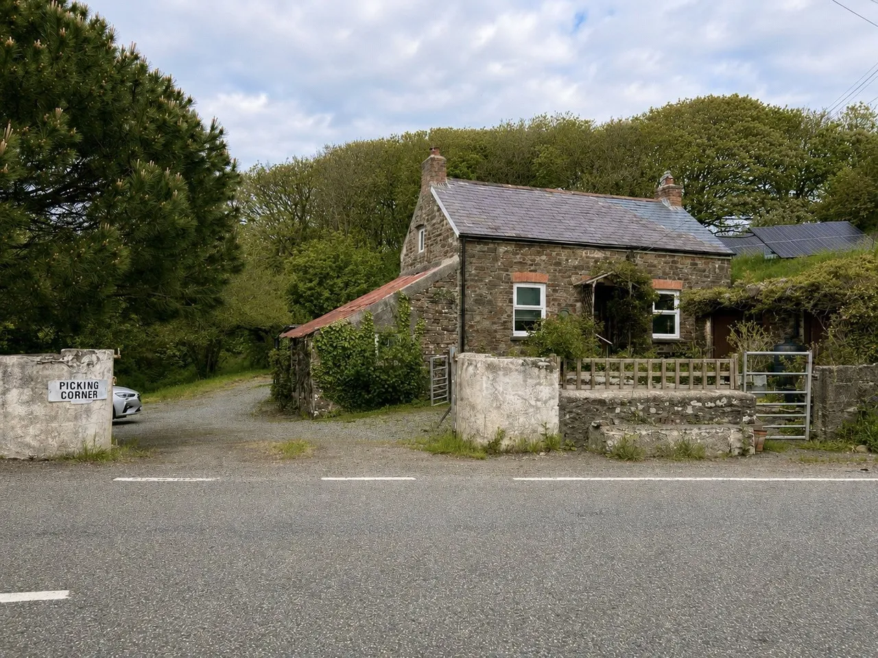 Walwyns Castle, Haverfordwest, SA62, photo 2