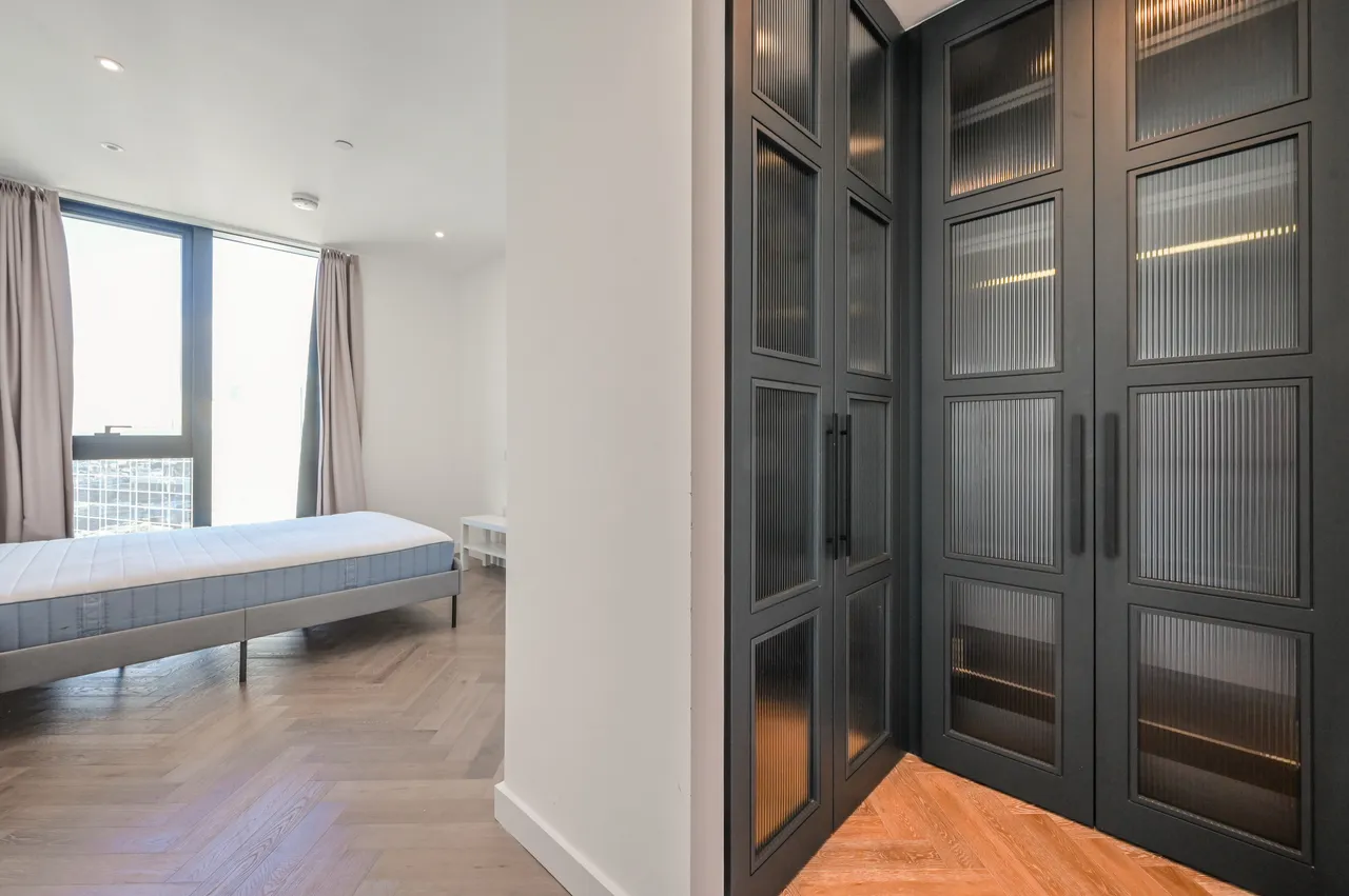 London, E1W, photo 19