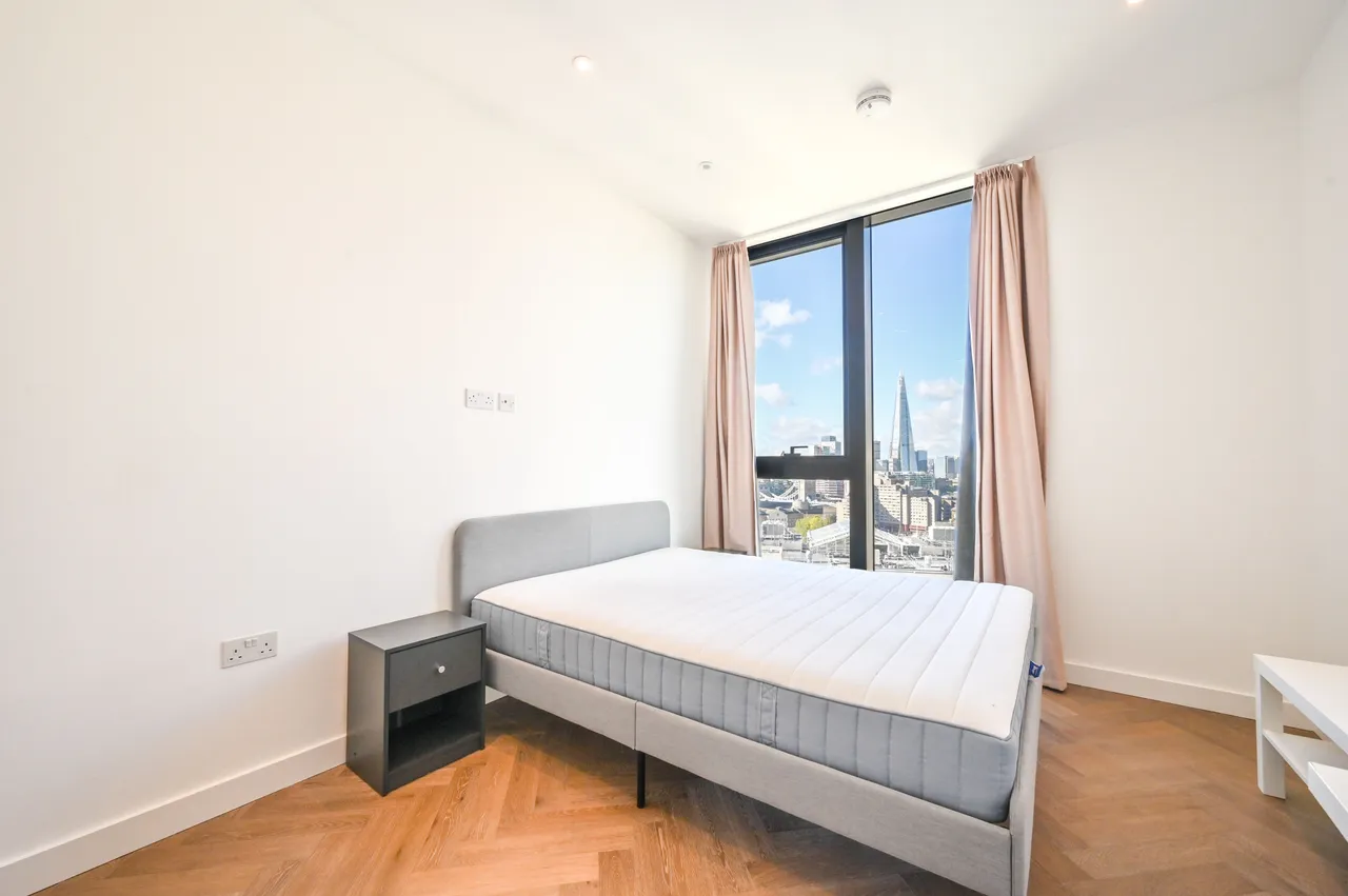 London, E1W, photo 13