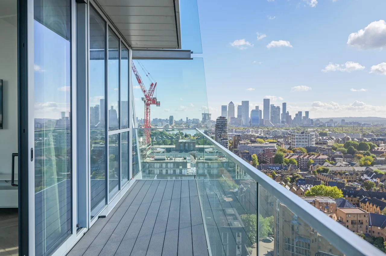 London, E1W, photo 6