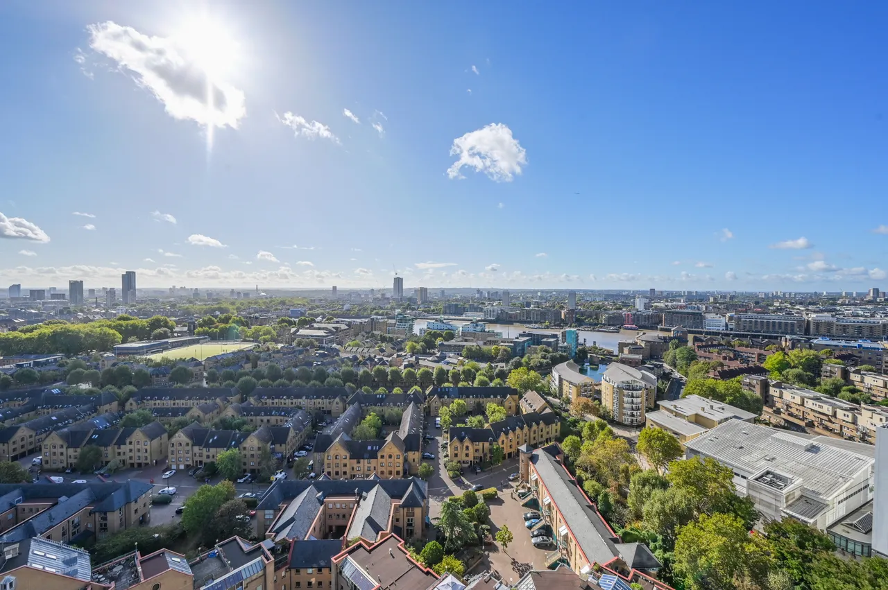 London, E1W, photo 14