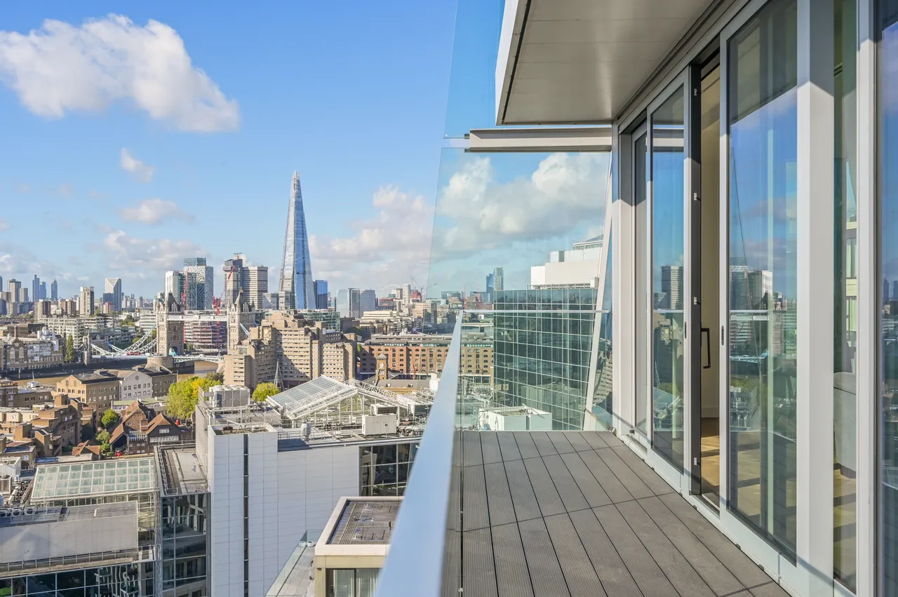London, E1W, photo 2