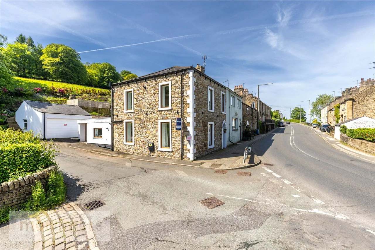 2 bed house for sale, Bridge End, Billington, BB7