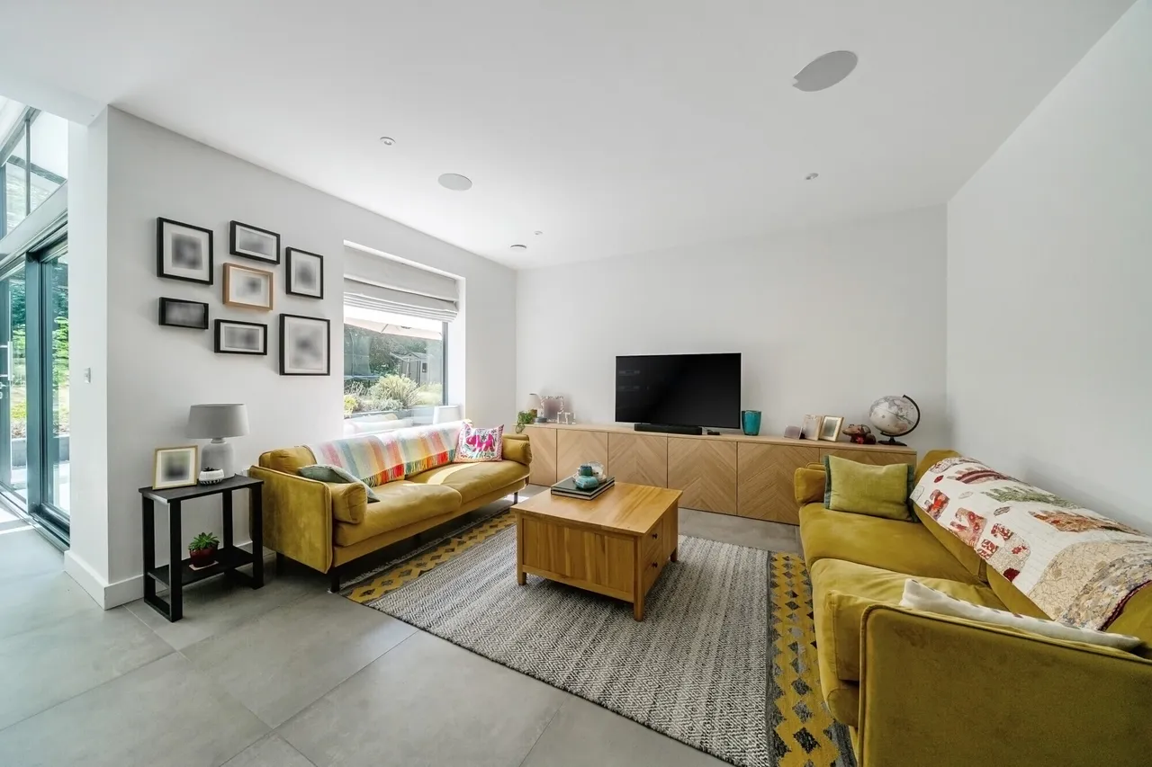 Longdown Close, Lower Bourne, Farnham..., photo 7