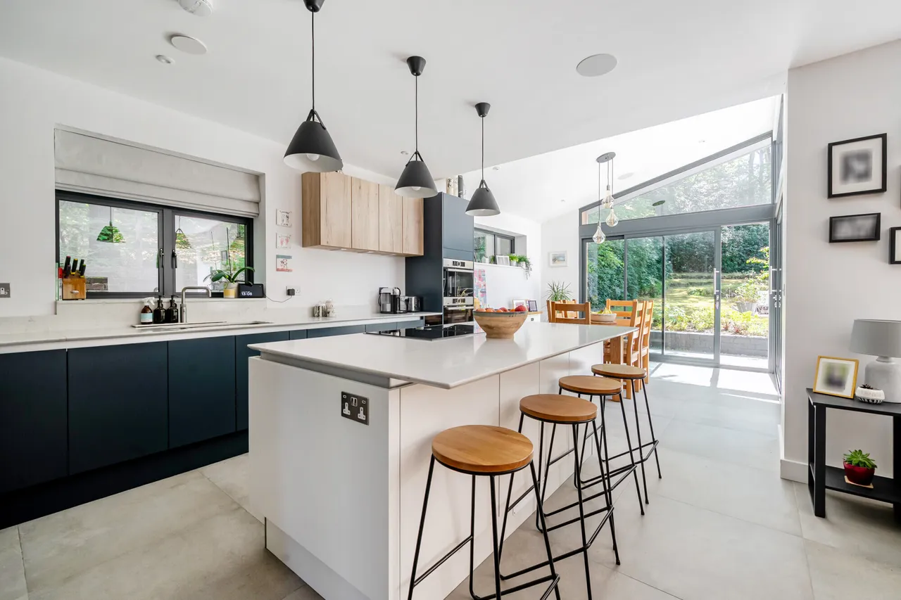 Longdown Close, Lower Bourne, Farnham..., photo 4