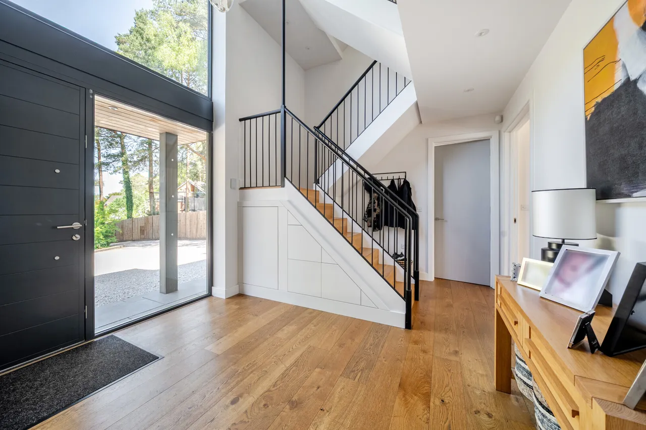 Longdown Close, Lower Bourne, Farnham..., photo 2