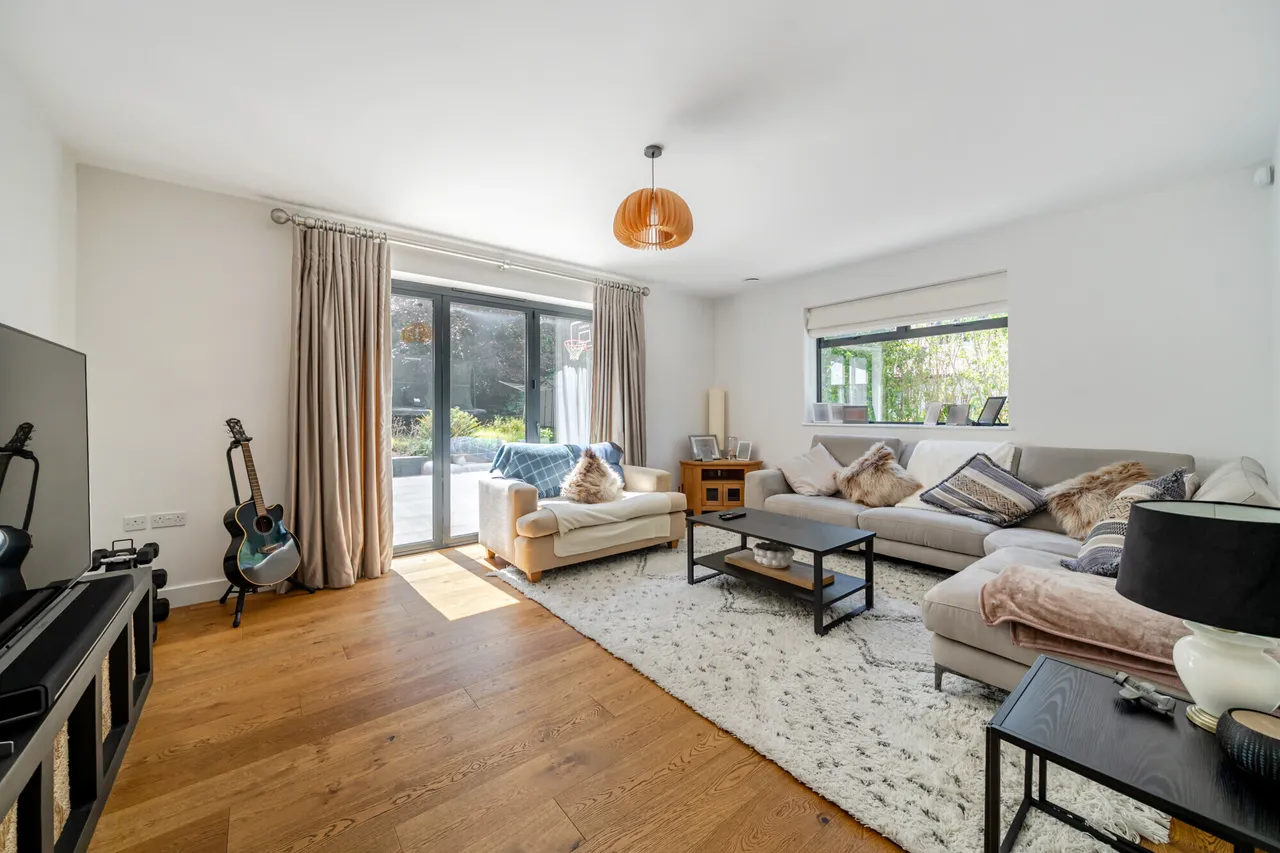 Longdown Close, Lower Bourne, Farnham..., photo 3