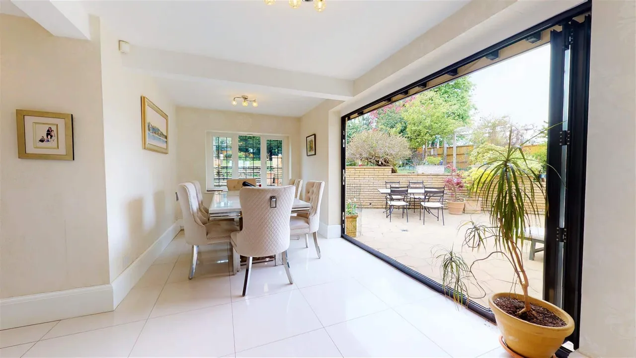Spring Grove, Loughton, photo 5