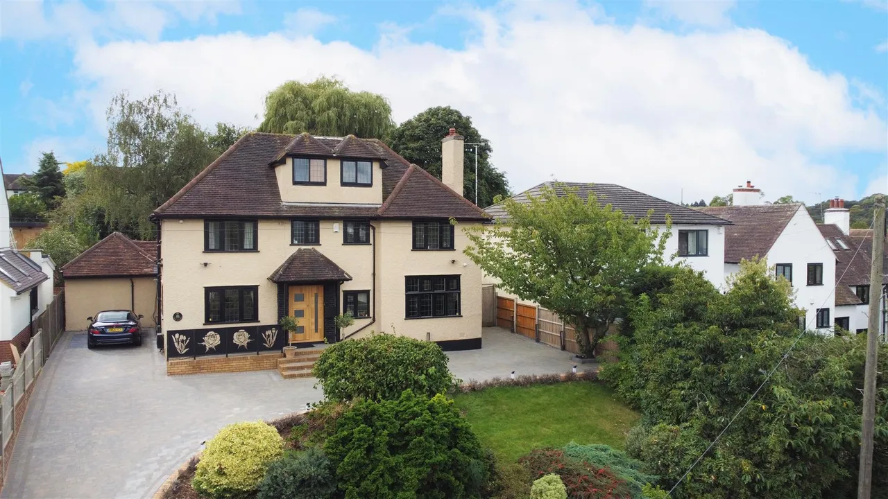 5 bed house for sale — Spring Grove, Loughton