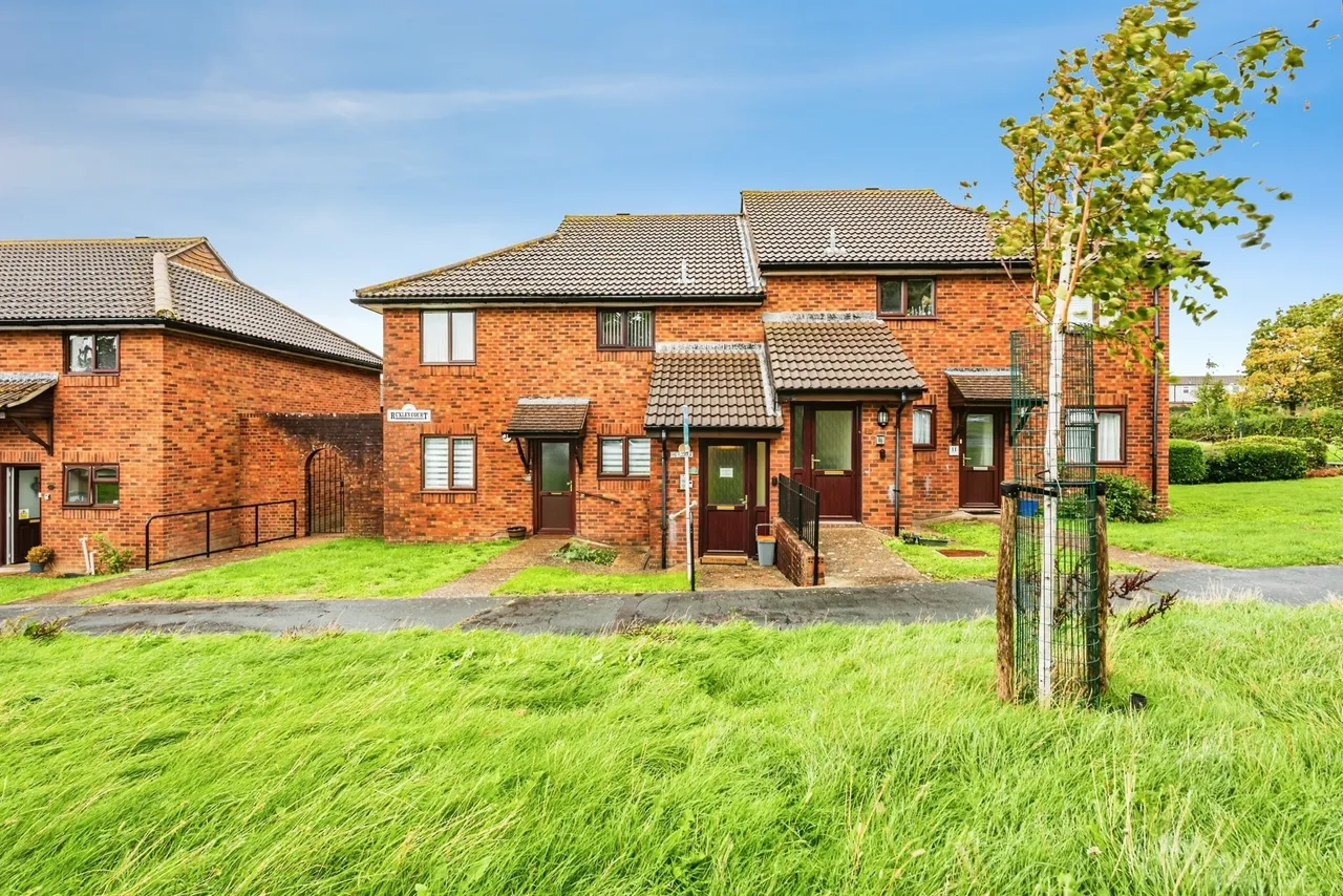 2 bed flat for sale — Langney Rise, Eastbourne