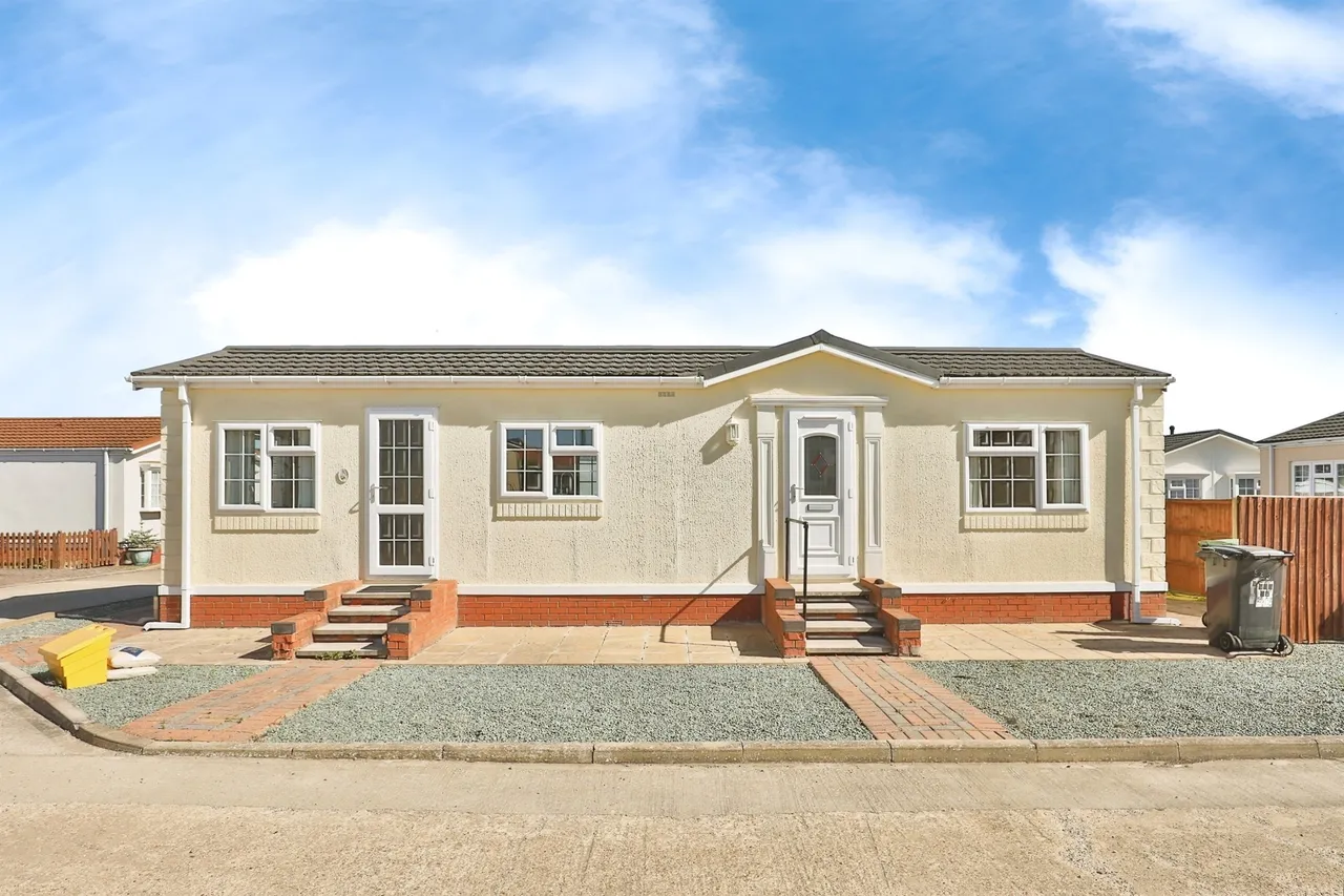 2 bed park home for sale — Redhill Park, Watton, Thetford