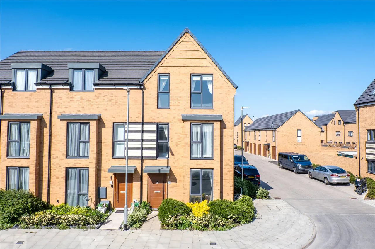 3 bed 3 bedroom property for sale, Blondin Road, Northfleet, DA11