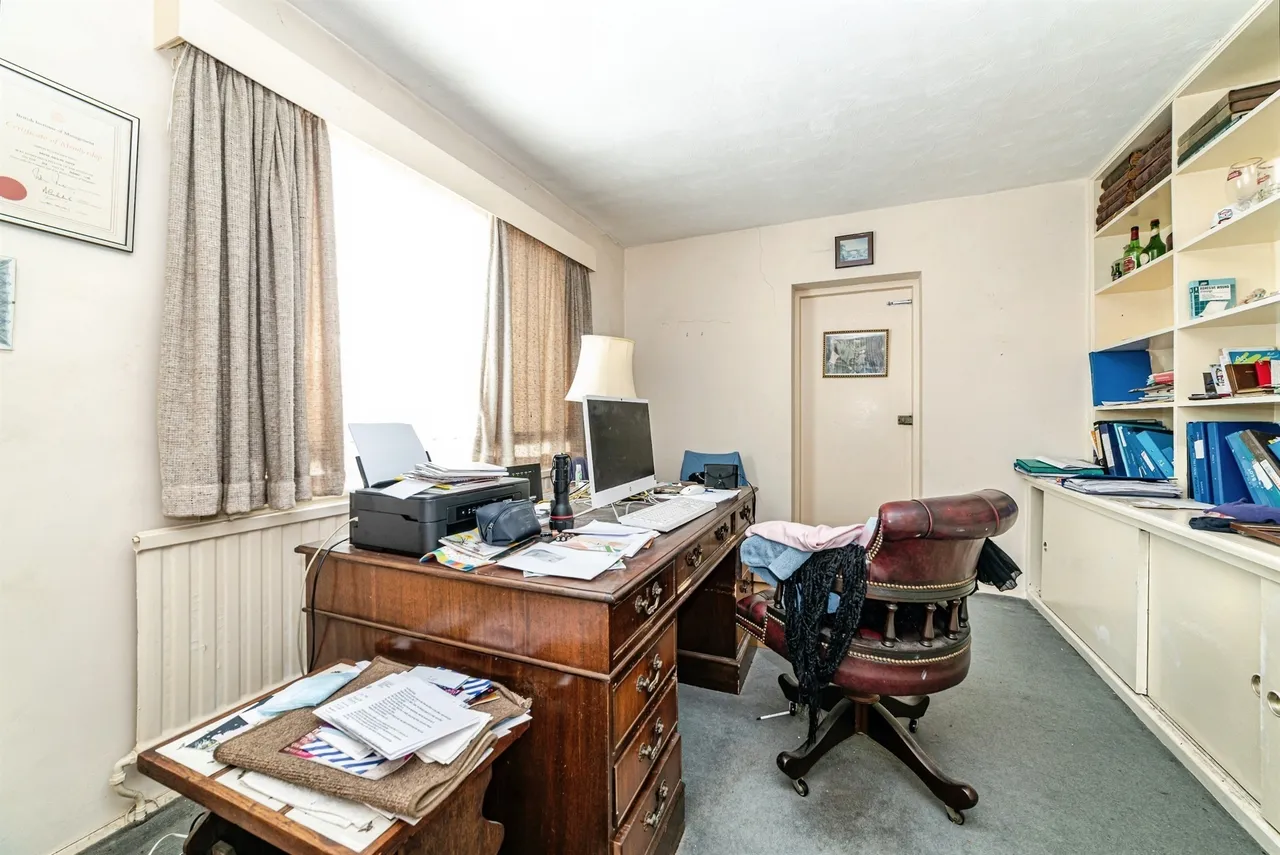 Sanctuary, Monk Sherborne, RG26, photo 7