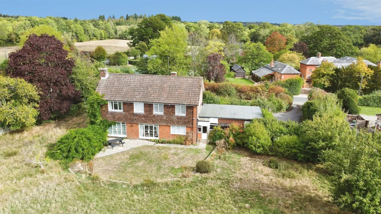 Sanctuary, Monk Sherborne, RG26, photo 17