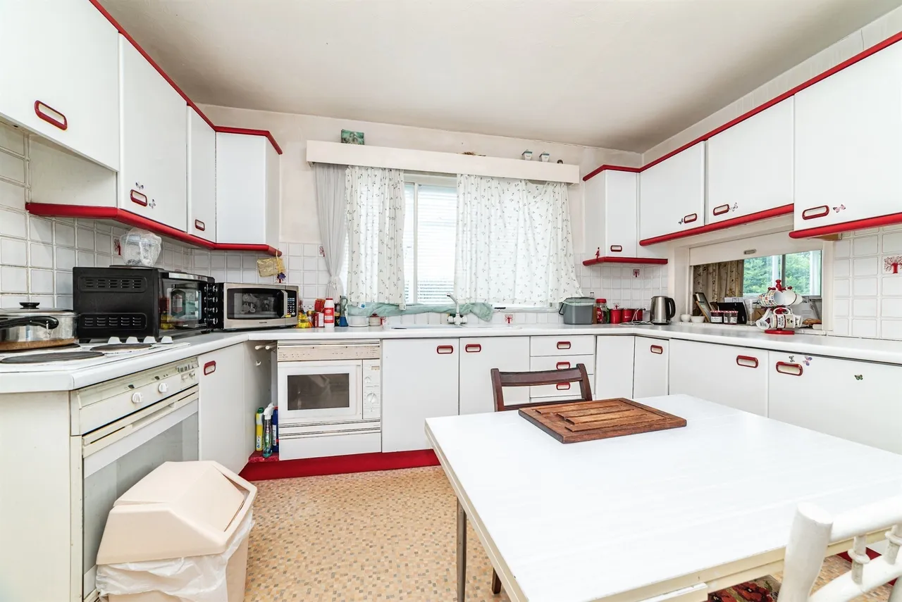 Sanctuary, Monk Sherborne, RG26, photo 4