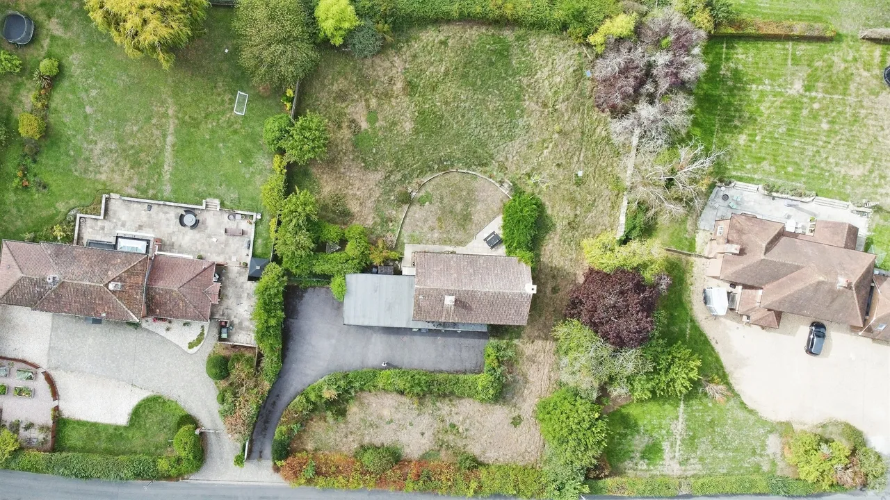 Sanctuary, Monk Sherborne, RG26, photo 16