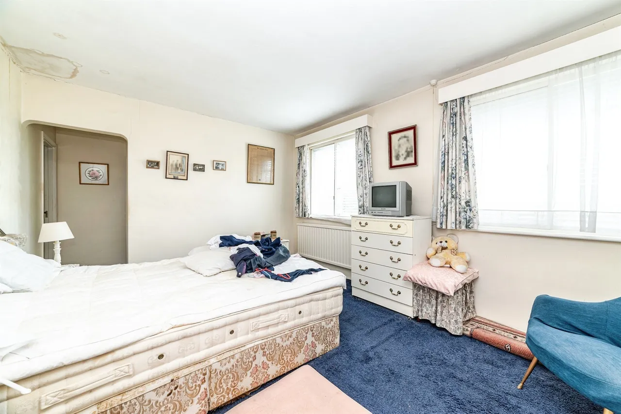 Sanctuary, Monk Sherborne, RG26, photo 10