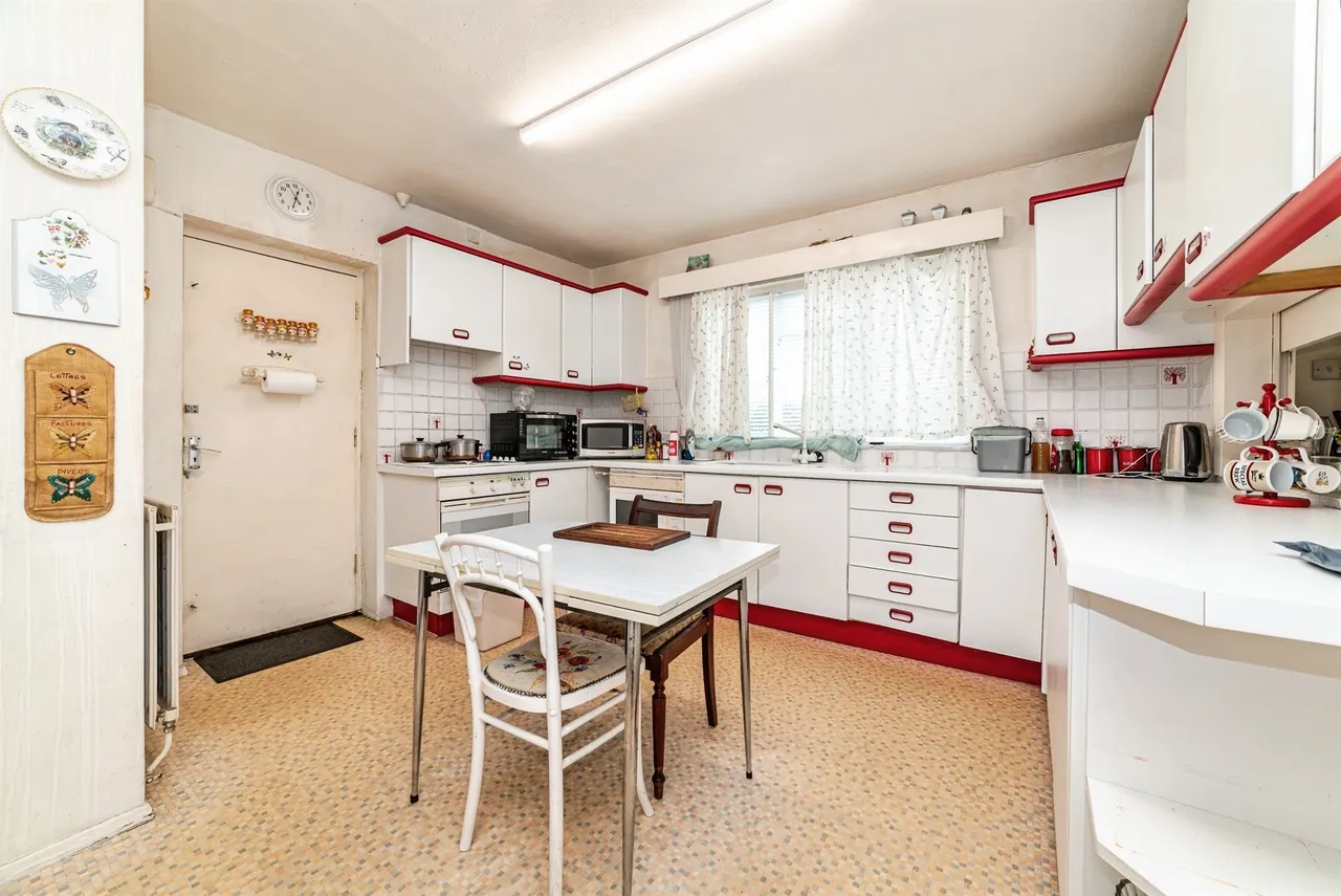 Sanctuary, Monk Sherborne, RG26, photo 5
