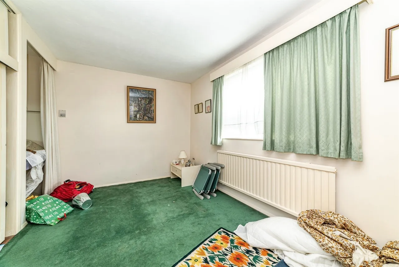 Sanctuary, Monk Sherborne, RG26, photo 14