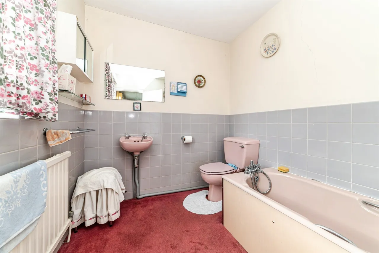 Sanctuary, Monk Sherborne, RG26, photo 15