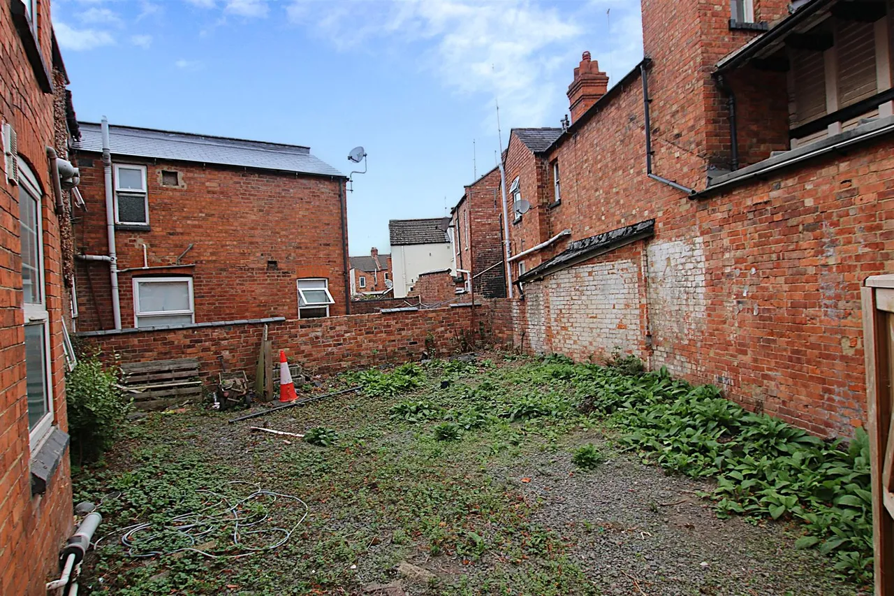 Tenanted Flats Plus Freehold, NN1, photo 5