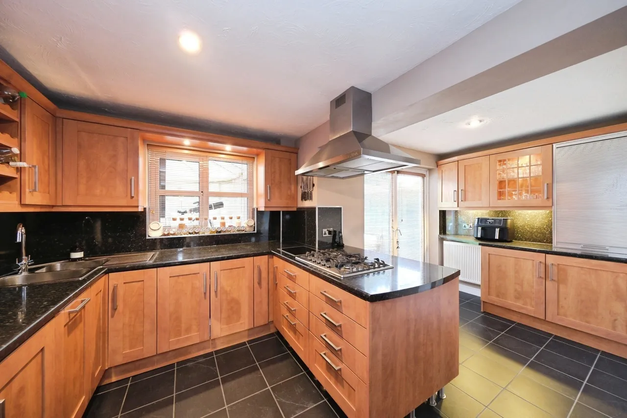 Ashworth Drive, Mansfield Woodhouse, Mansfield, Nottinghamshire, NG19, photo 3