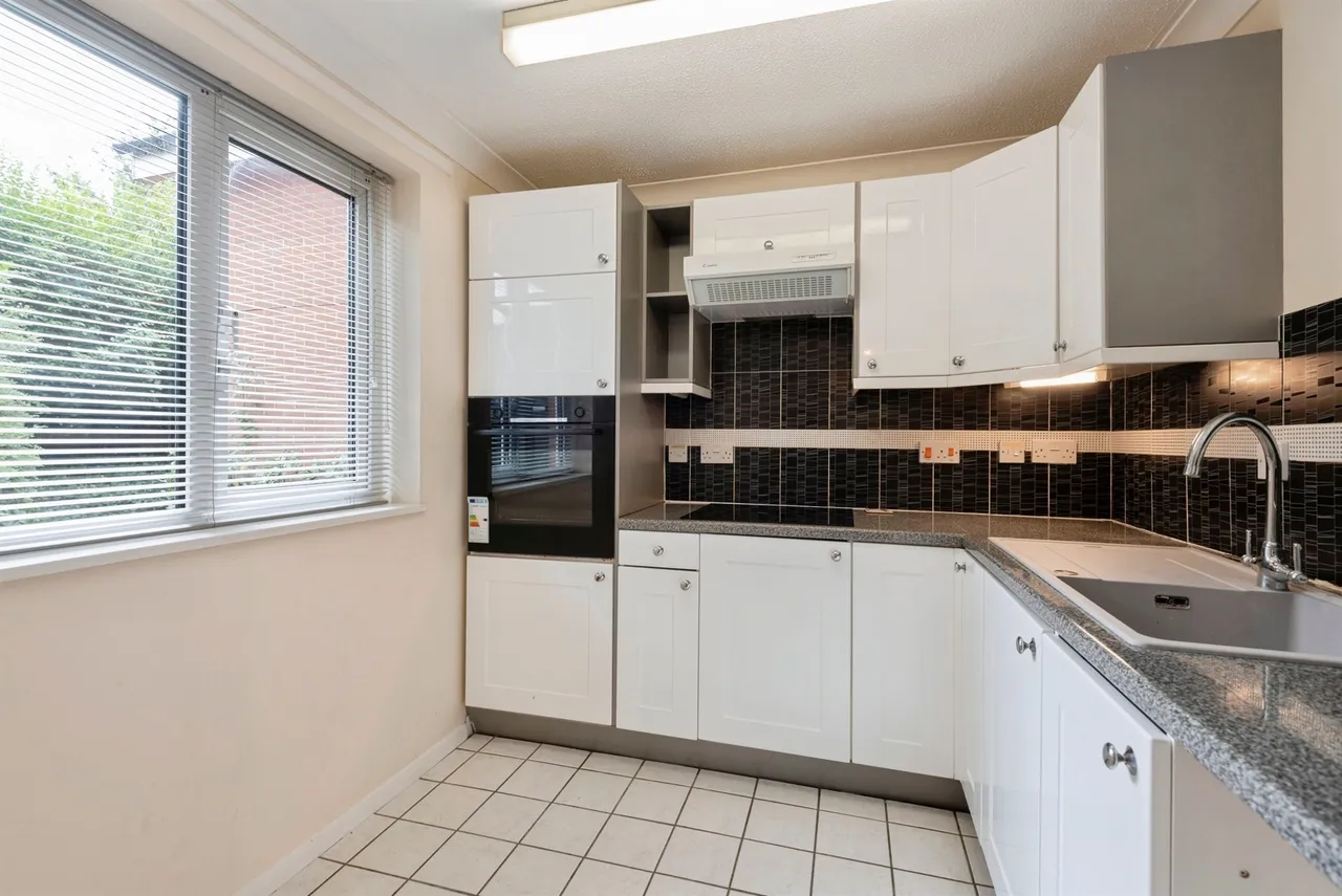 Collingwood Court, Royston, photo 4